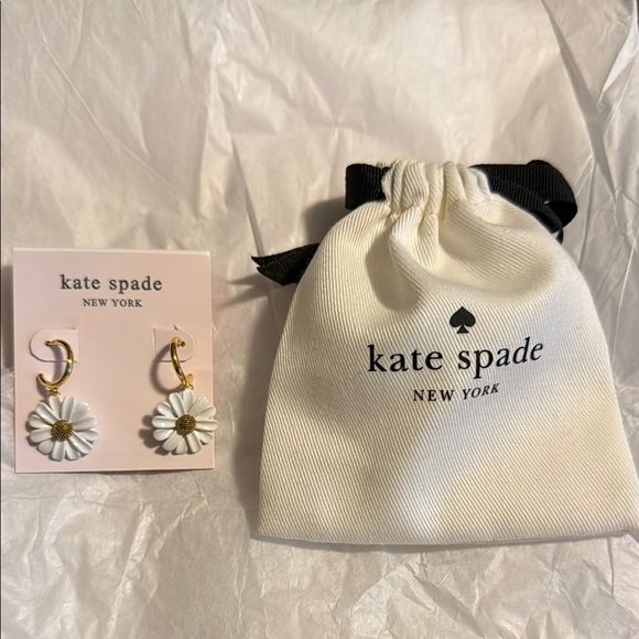 NWOT-Kate Spade Off We Go Daisy Huggies / White and Gold Flower Earrings - Picture 3 of 9